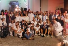 Ad Arpaise grande partecipazione alla cena in bianco, in piazza Chiesa la comunità si ritrova in famiglia