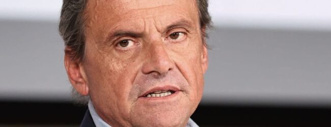 Calenda: “In Campania pronti col centrodestra se il candidato sarà un liberale”