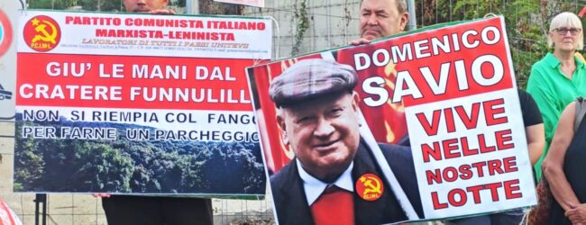 Casamicciola, in tanti a protestare contro la distruzione del Funnulillo