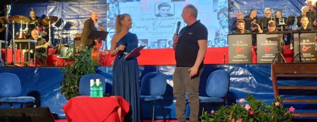 Foiano di Val Fortore dedica il Teatro Comunale a James V. Monaco