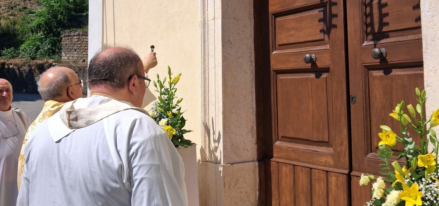 Celebrato a Furmo di Pietrastornina, il Centenario della Festa in onore del Sacro Cuore di Gesù, benedetta la nuova porta della Chiesa