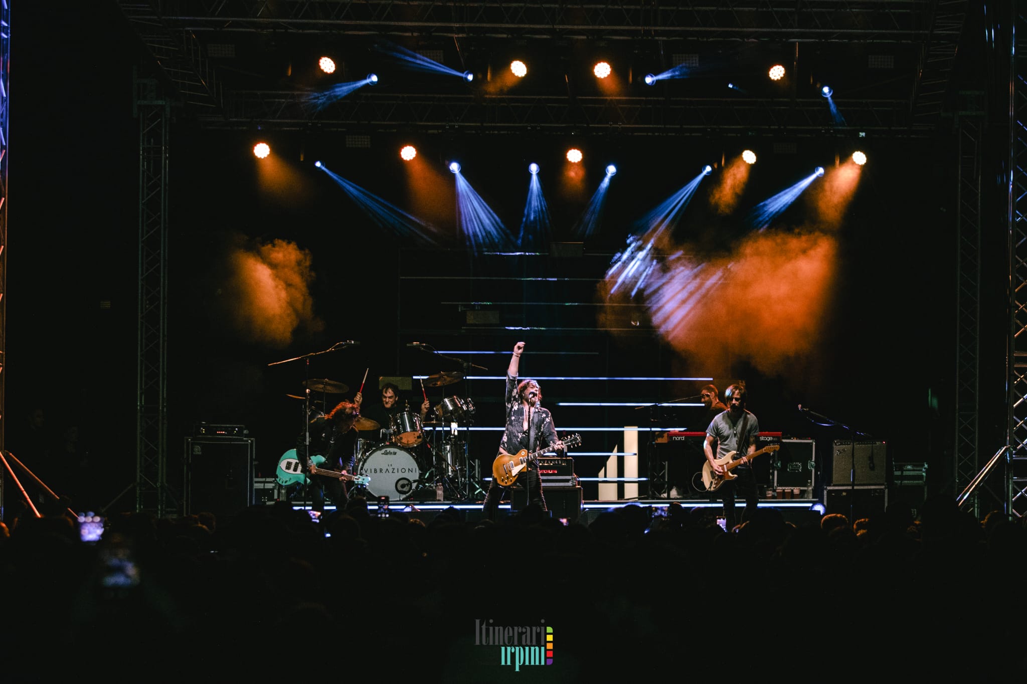 Lioni, “Le Vibrazioni” infiammano il concertone: in migliaia alla tre giorni di musica