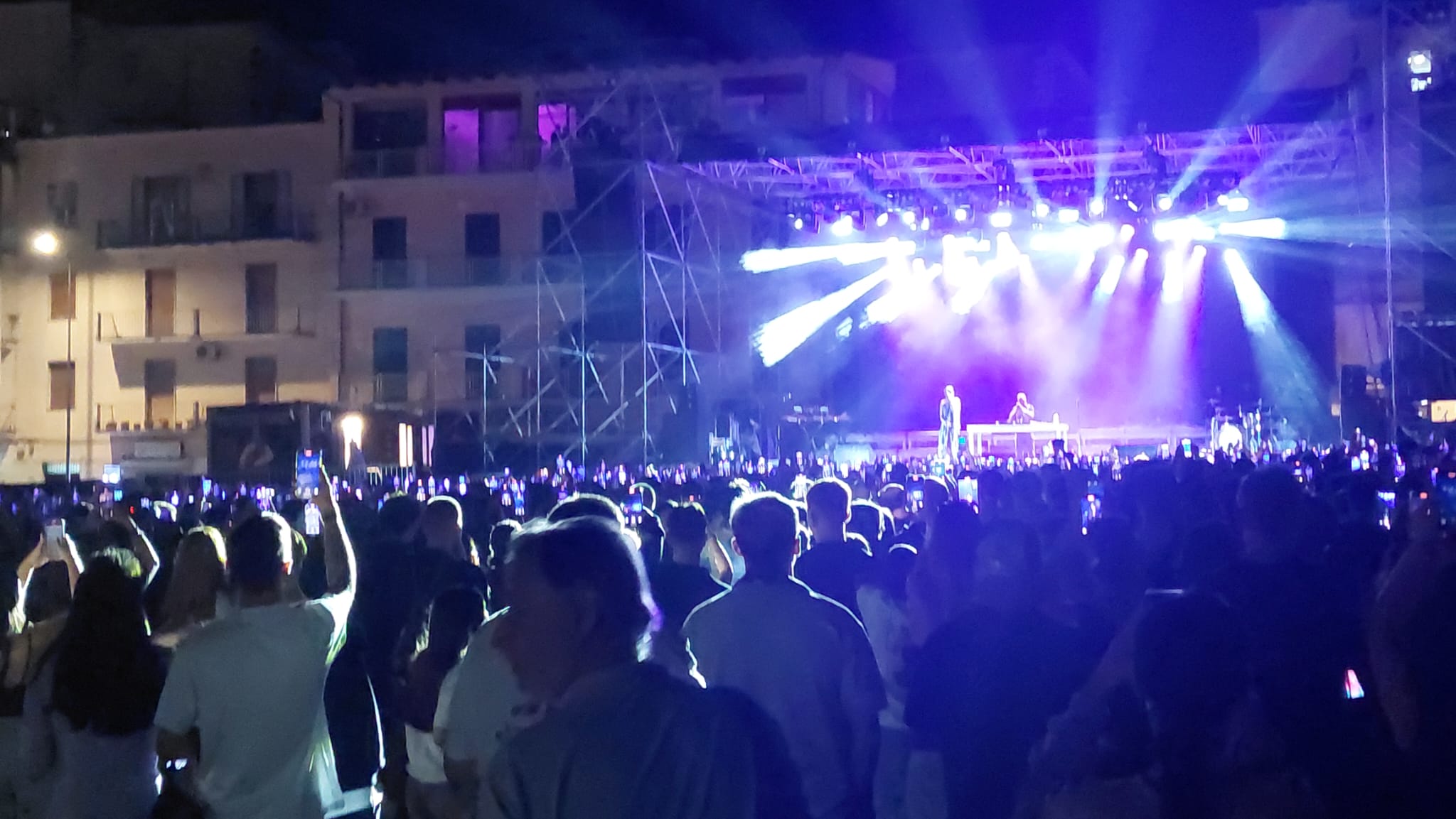 Aggredisce una coppia durante il concerto di Luché: denunciato 19enne a Benevento