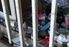 Incuria all’ex Giudice di Pace, Plastic Free denuncia: “Nessun intervento, rischio per salute pubblica”