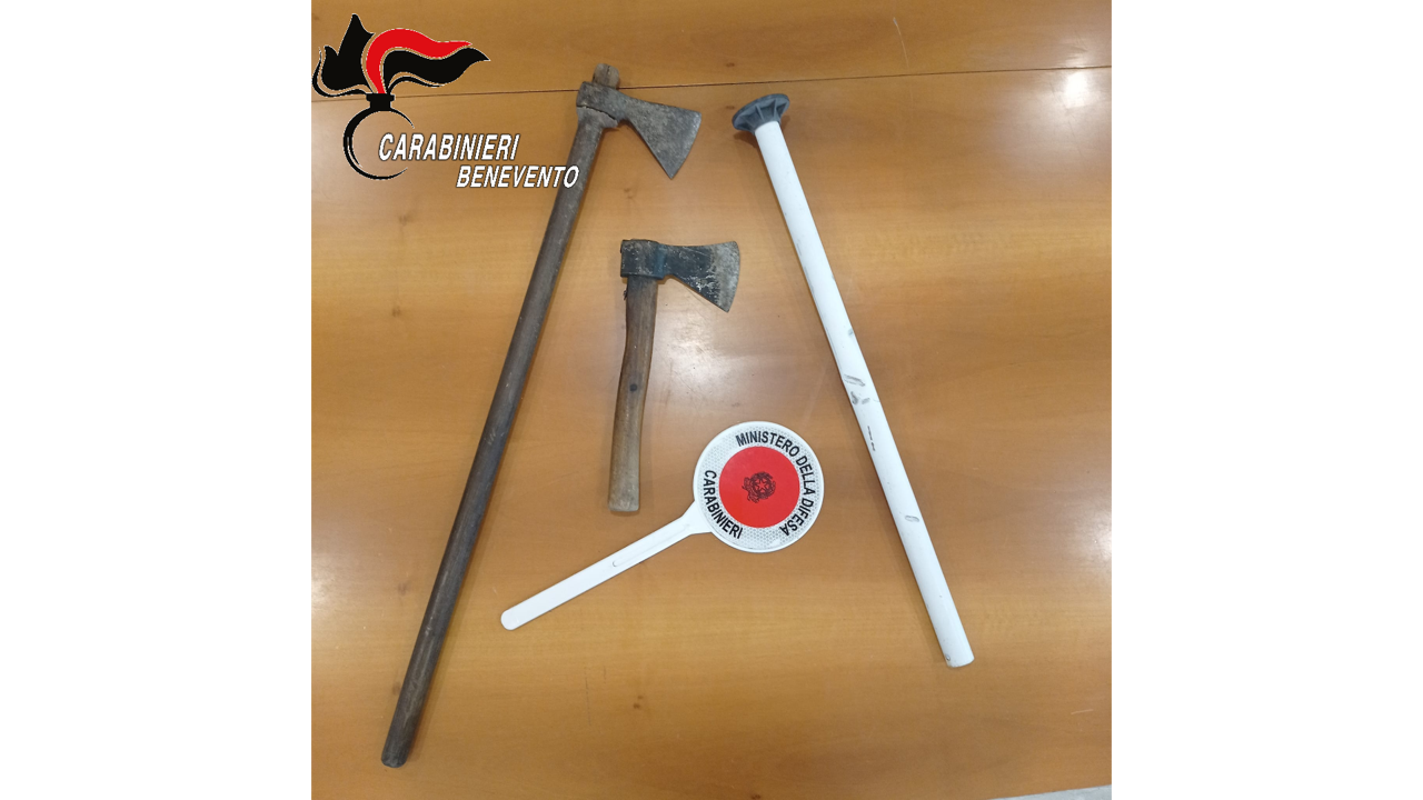 San’Angelo a Cupolo: picchia moglie e figli con un bastone, arrestato un 54enne