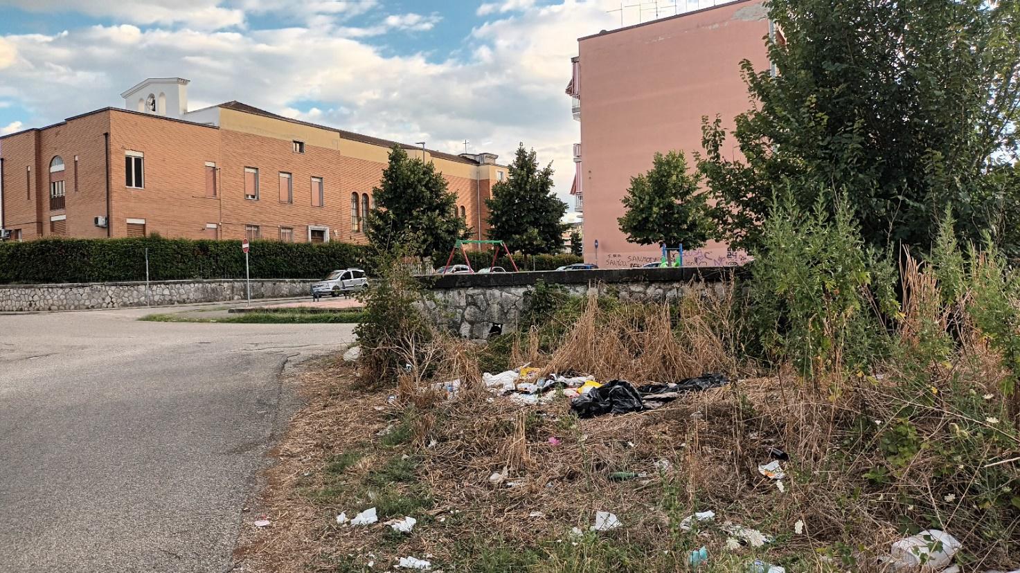 Benevento, gli abitanti di Via Garrucci lamentano:  abbandonati alla mercè degli “inzivados”