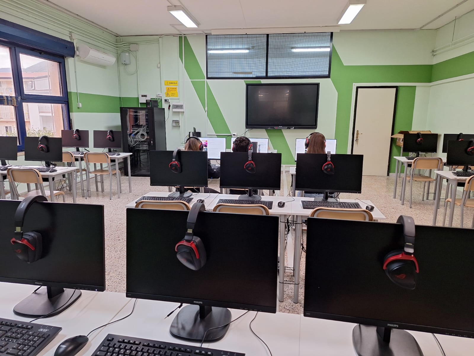 Airola, furto all’Istituto Lombardi: rubati 99 dispositivi digitali per 60mila euro