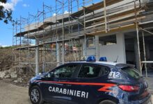 Candida: 50enne rimasto ferito dal crollo di un ponteggio mobile. I Carabinieri denunciano due persone per infortunio sul lavoro.