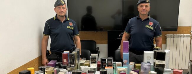 Guardia di Finanza Benevento: sequestrati circa 38.000 articoli non conformi e 338 profumi contraffatti