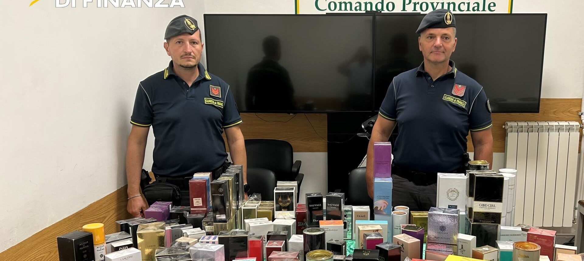 Guardia di Finanza Benevento: sequestrati circa 38.000 articoli non conformi e 338 profumi contraffatti