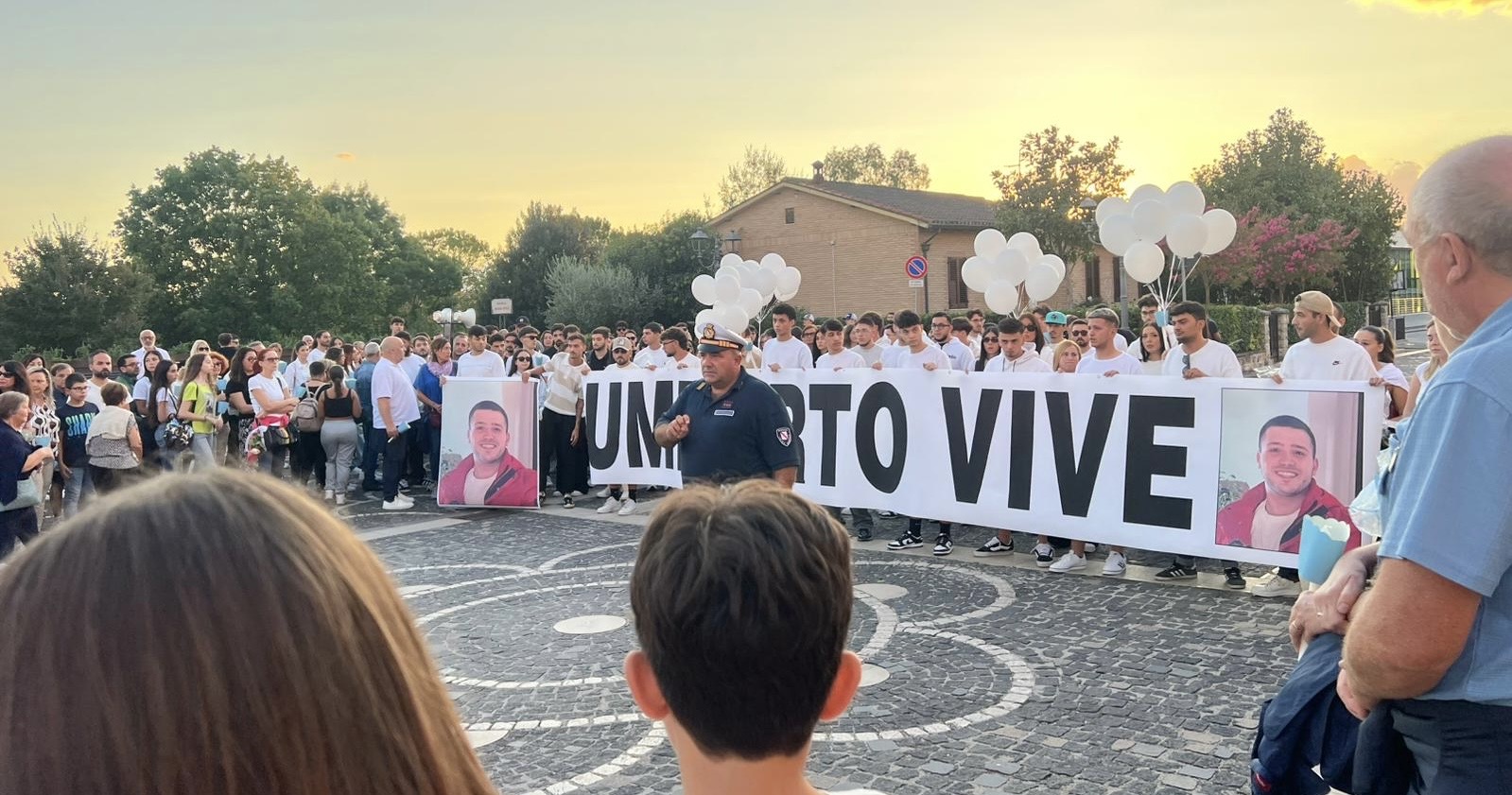 Pietrelcina, fiaccolata per Umberto: un silenzio surreale accompagna l’inizio del corteo
