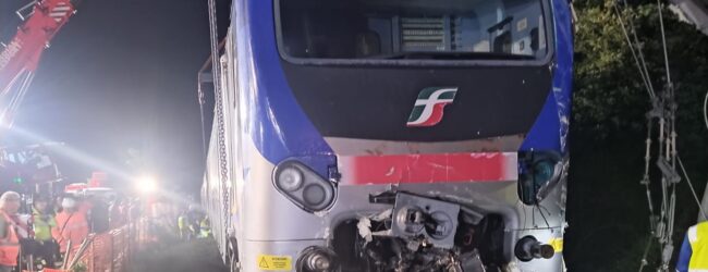 Incidente ferroviario sulla linea Caserta-Foggia: treno riposizionato all’alba sui binari
