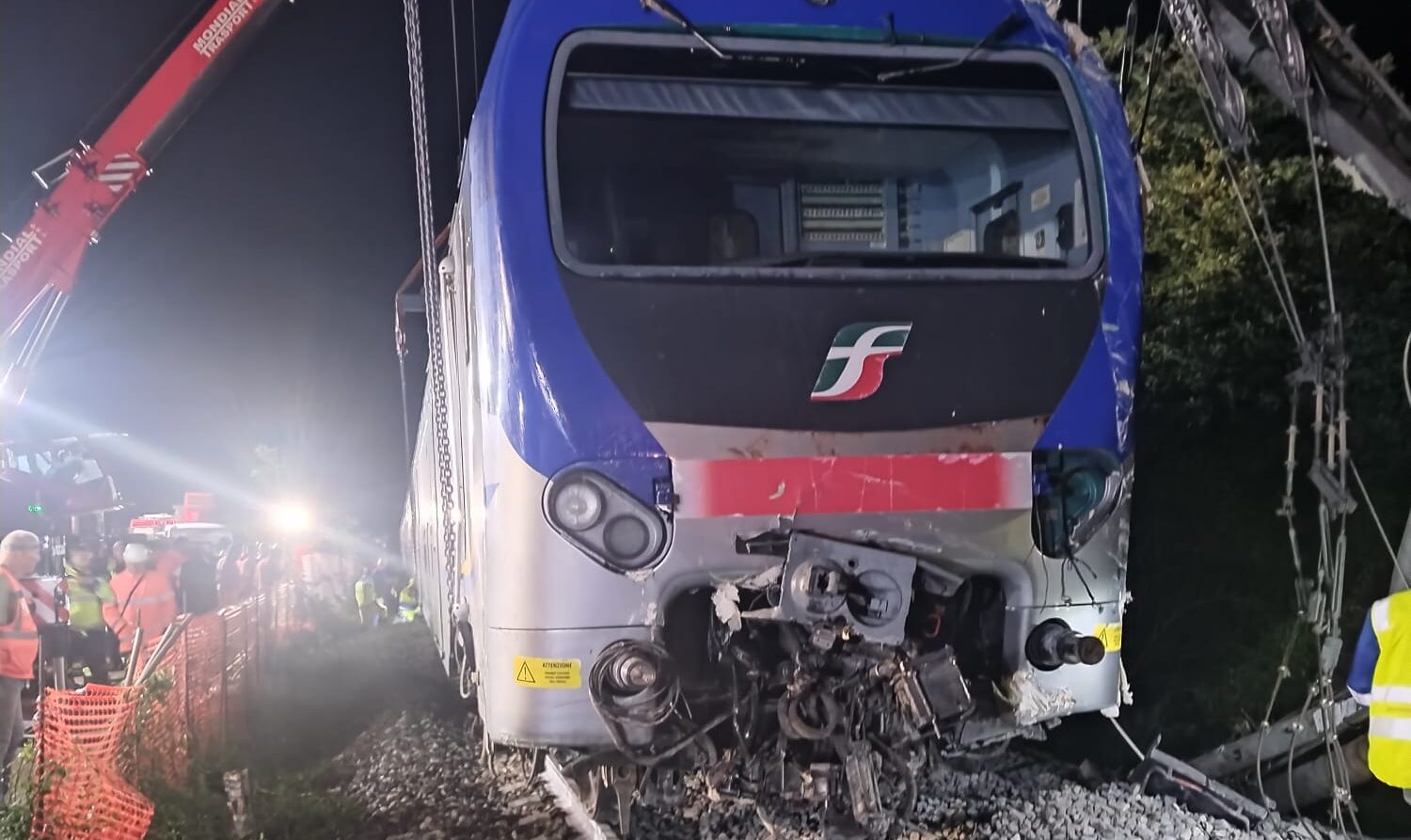 Incidente ferroviario sulla linea Caserta-Foggia: treno riposizionato all’alba sui binari