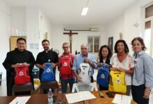Afmal Benevento distribuisce zaini con materiale scolastico ai bambini dei rioni Ferrovia e Libertà nel ricordo di don Pompilio