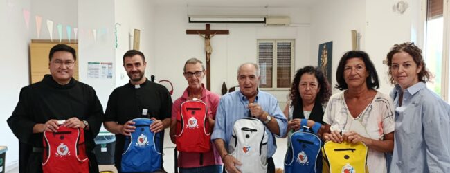Afmal Benevento distribuisce zaini con materiale scolastico ai bambini dei rioni Ferrovia e Libertà nel ricordo di don Pompilio