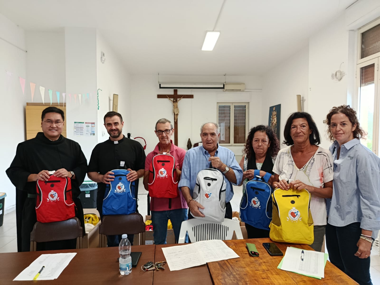 Afmal Benevento distribuisce zaini con materiale scolastico ai bambini dei rioni Ferrovia e Libertà nel ricordo di don Pompilio