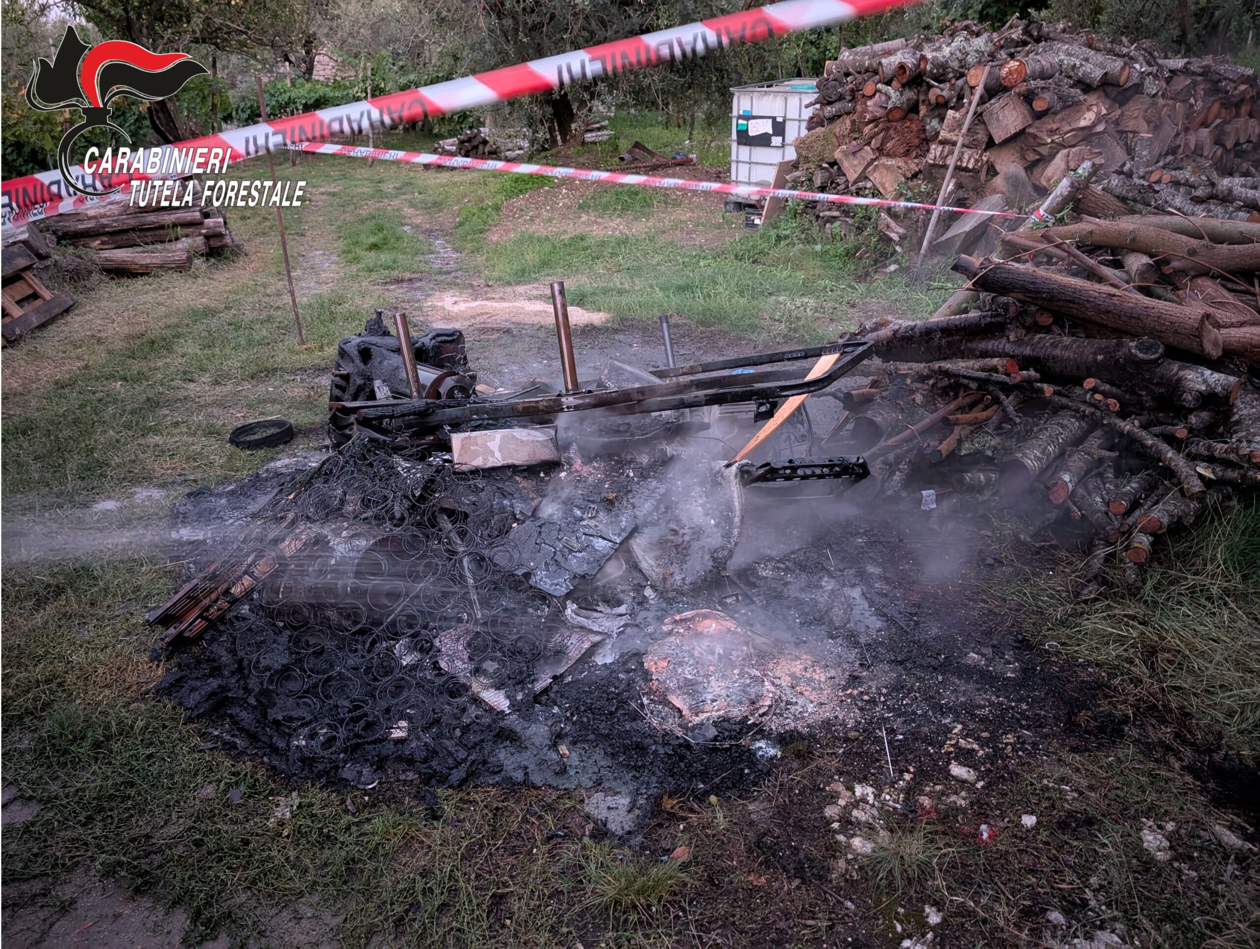 Sorpreso a bruciare rifiuti: agricoltore denunciato dal Nucleo Carabinieri Forestale di Montesarchio