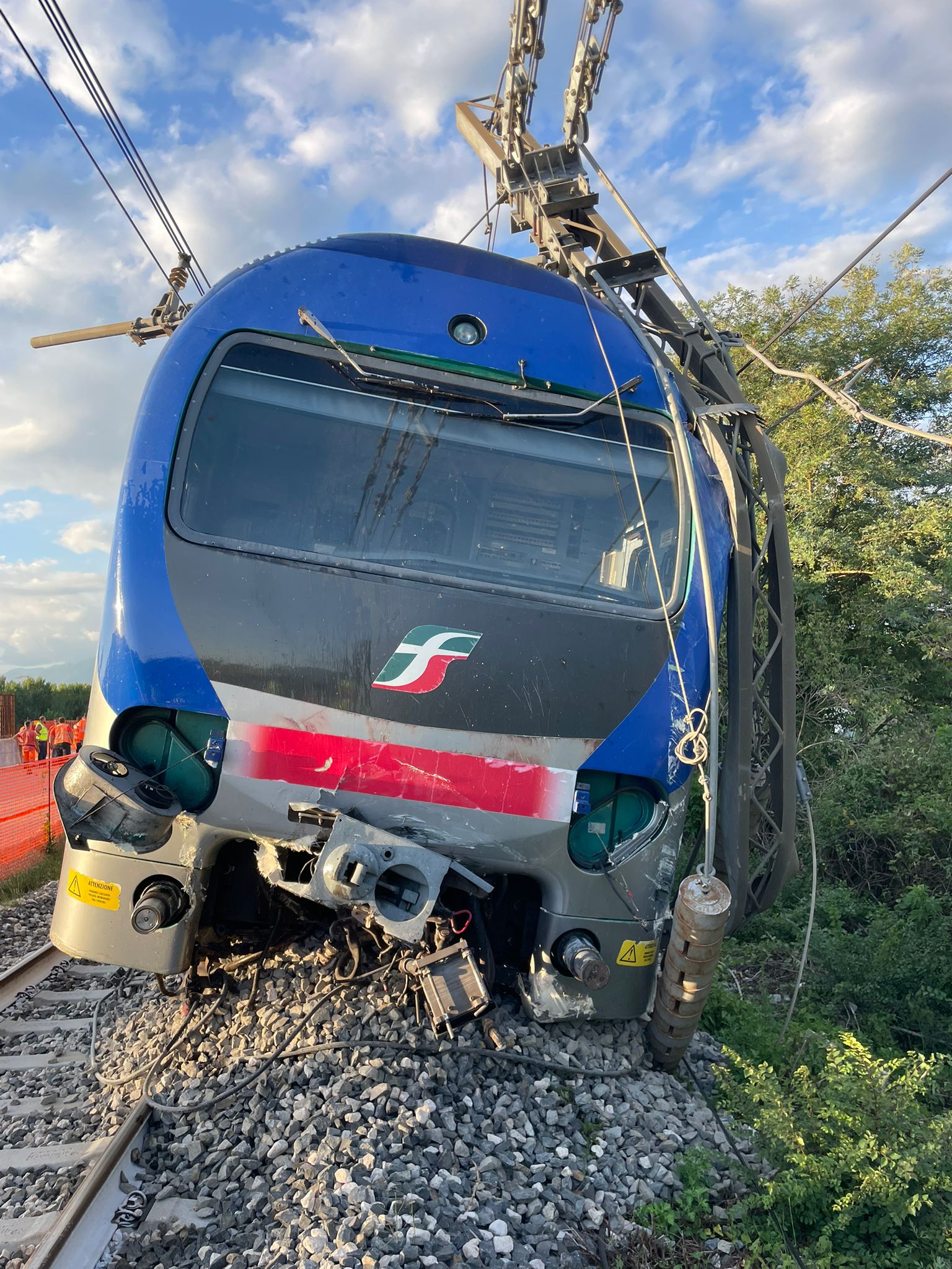 Deragliamento treno regionale 23398 ad Amorosi Melizzano: FILT-CGIL esprime preoccupazione per la sicurezza
