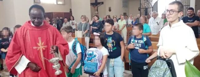 Ad Arpaise la benedizione degli studenti, insegnanti e zaini, per affidare a Dio l’anno scolastico