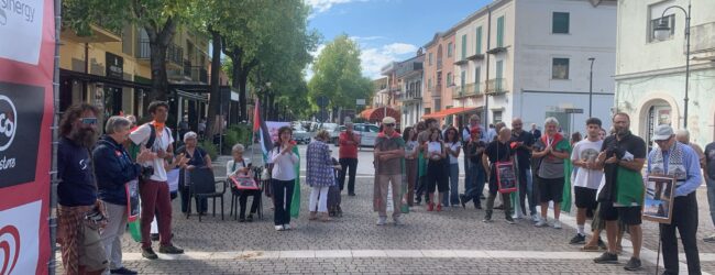Presidio per la Palestina alla festa Libertà di Telese Terme: “Vergogna” per la complicità del governo