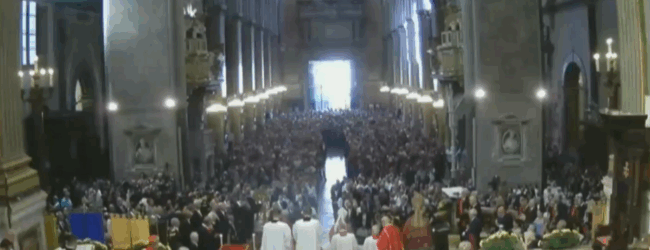 Napoli, Il sangue di San Gennaro si è sciolto