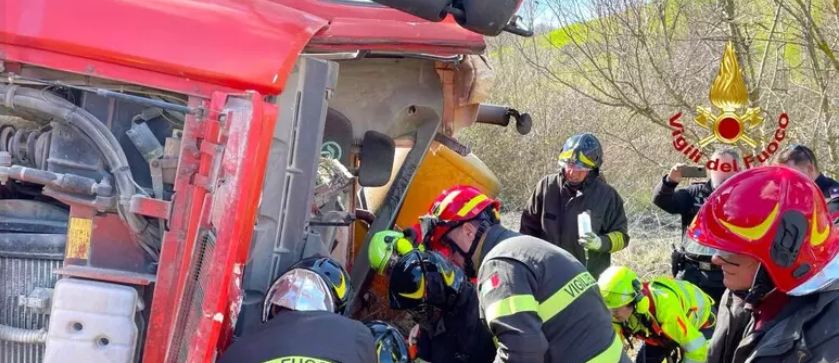 Incendio in un cantiere Rfi ad Ariano: escavatore prende fuoco nel cantiere dell’Alta Capacità