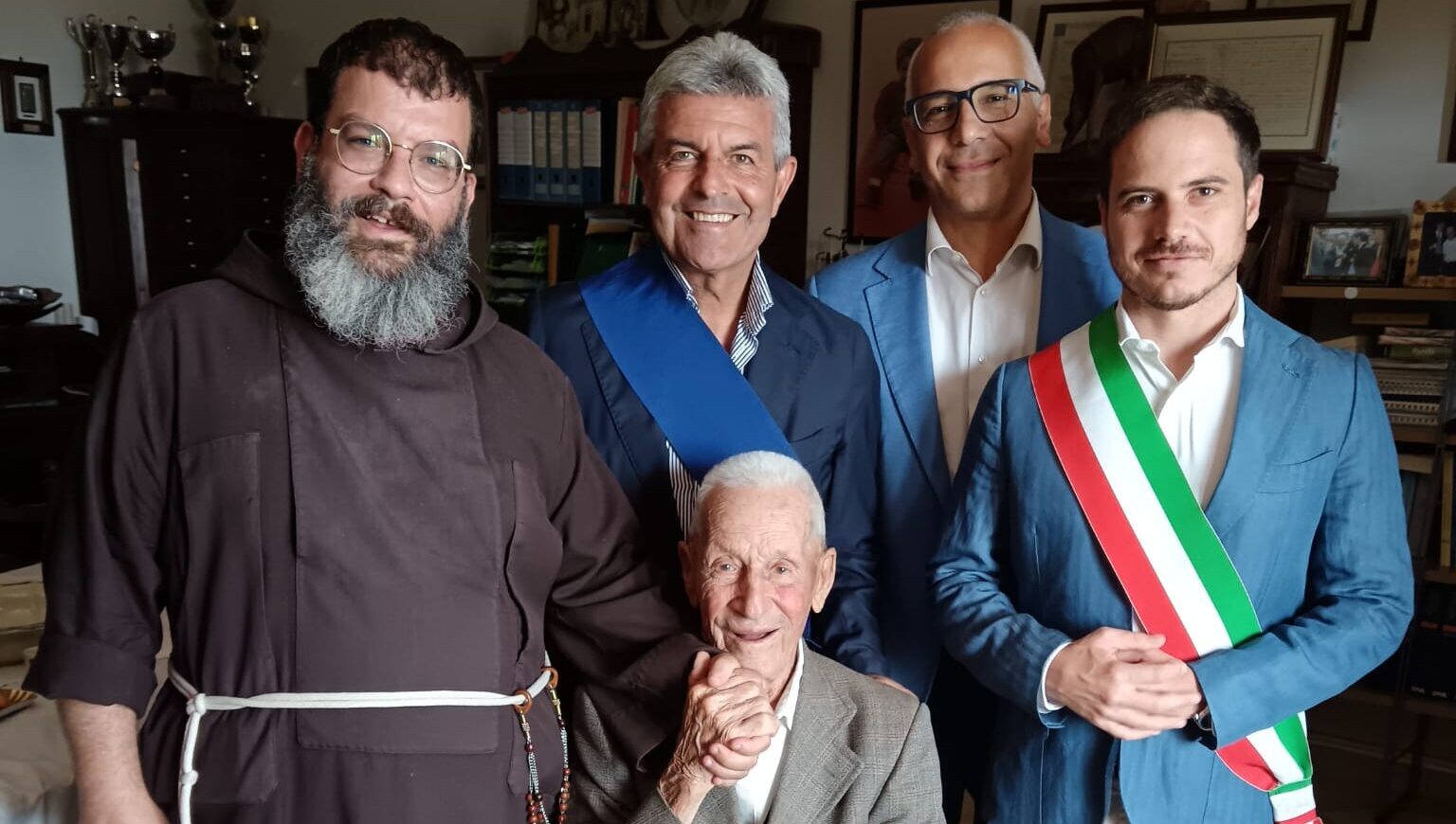 Pietrelcina festeggia i 105 anni di zi’ Alberto Orlando, ultimo testimone diretto di Padre Pio