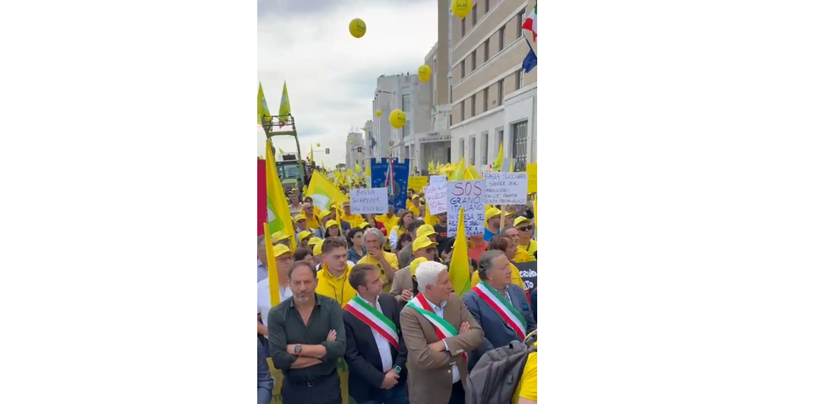 Dalla Campania alla Puglia per far sentire la loro voce in difesa del grano italiano, minacciato dalle massicce importazioni dall’estero.
