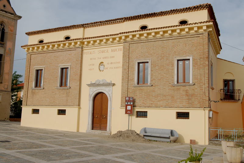 Trasporto scolastico, la minoranza di Castel Baronia chiede chiarezza: “Serve un incontro pubblico con le autorità competenti”