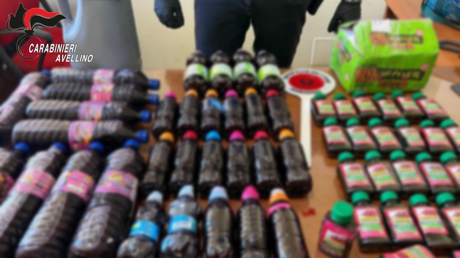 Avellino, Carabinieri sorprendono quattro stranieri con oltre 21 litri di liquido a base di cannabis: denunciati