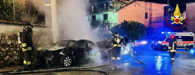 Incendio a Solofra, due auto in fiamme: intervento dei Vigili del Fuoco