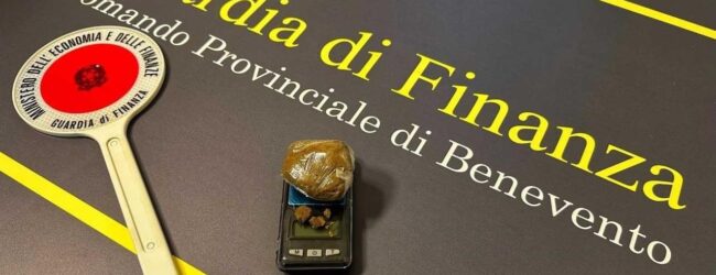 Benevento, controlli antidroga della Guardia di Finanza: sequestrati 50 grammi di droga e 18 segnalazioni