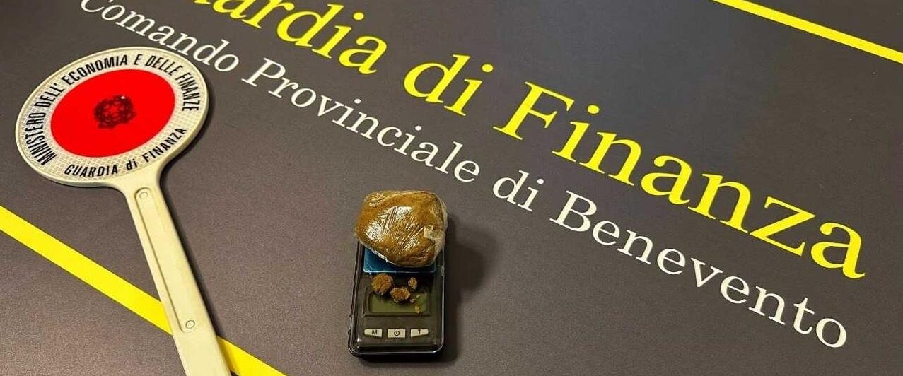 Benevento, controlli antidroga della Guardia di Finanza: sequestrati 50 grammi di droga e 18 segnalazioni