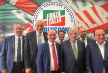Campania, Martusciello (FI): “Onda azzurra in arrivo, 21 sindaci e oltre 100 consiglieri aderiscono a Forza Italia”
