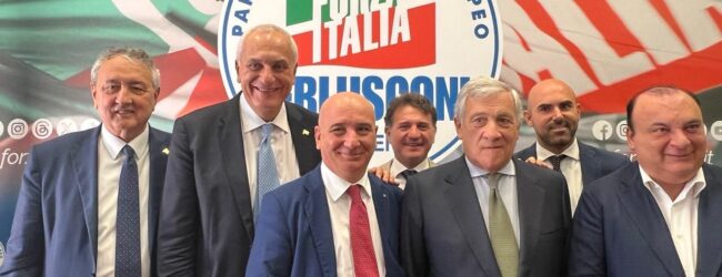 Campania, Martusciello (FI): “Onda azzurra in arrivo, 21 sindaci e oltre 100 consiglieri aderiscono a Forza Italia”