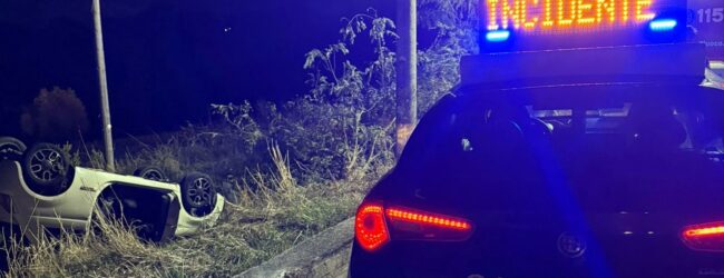 Venticano, auto si ribalta sulla SP136: ferito il conducente