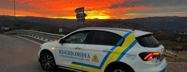 San Bartolomeo in Galdo, inaugurato il nuovo mezzo della Misericordia. Frate Antonio Latella celebra la cerimonia