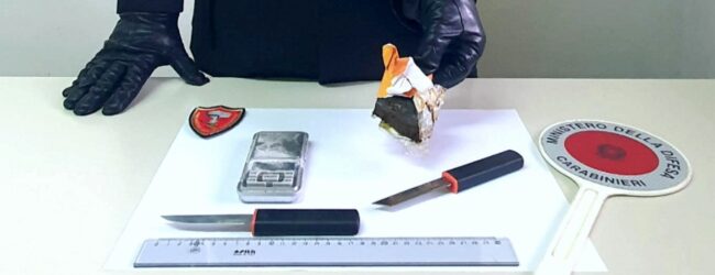 San Bartolomeo in Galdo, giovane arrestato con hashish e coltello