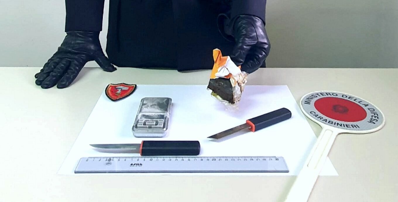 San Bartolomeo in Galdo, giovane arrestato con hashish e coltello