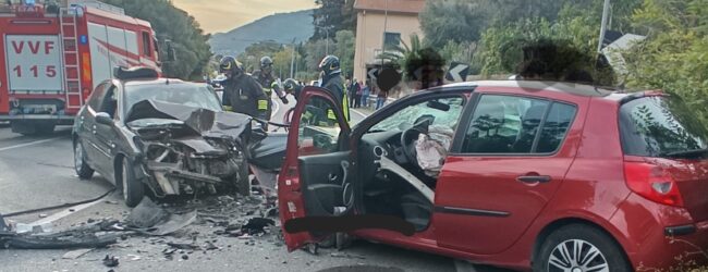 Scontro tra due auto sulla Statale Appia ad Arpaia: tre feriti