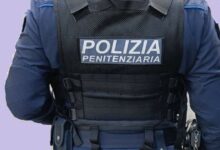 Benevento, arrestato baby corriere di 15 anni dalla Polizia Penitenziaria: nascondeva centinaia di dosi di hashish nelle scarpe per il padre detenuto