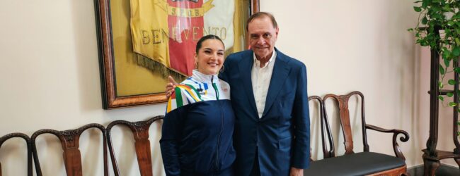 La campionessa di pattinaggio artistico a rotelle Parziale ricevuta dal sindaco Mastella prima della partenza per i Mondiali di Pechino