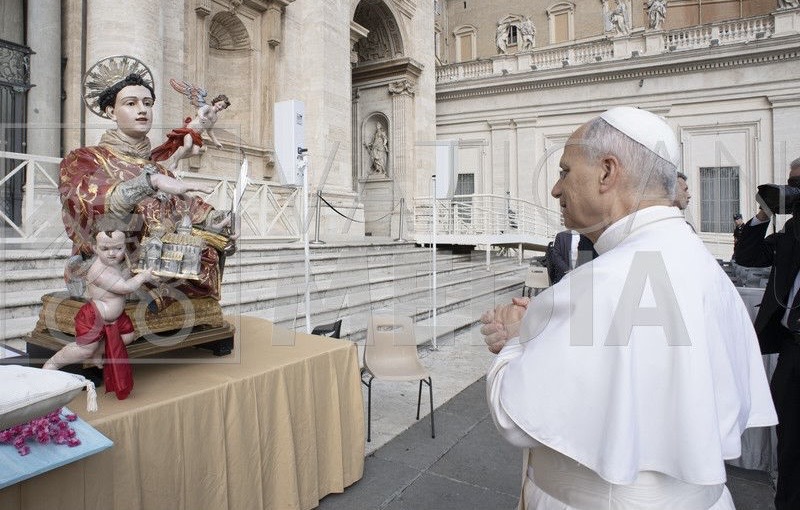 San Lorenzo Maggiore: la statua di San Lorenzo Martire benedetta in Vaticano da Papa Leone XIV