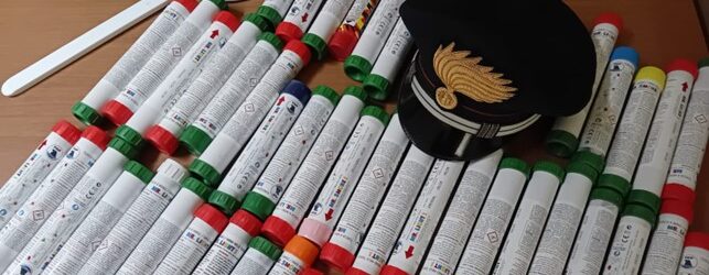 Carabinieri: sequestrati 47 fumogeni durante incontro di calcio di Prima Categoria. Denunciato un 24enne