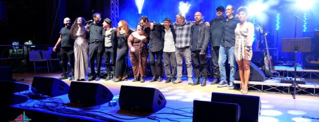 “Notte Sacra” sul palco di Torre del Greco il gran finale con Gragnaniello, Ebbanesis e Raiz