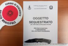 Aggressione al centro accoglienza: 22enne egiziano barricato con coltello, allontanato e denunciato