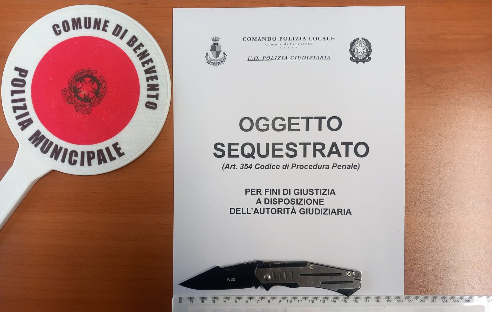 Aggressione al centro accoglienza: 22enne egiziano barricato con coltello, allontanato e denunciato