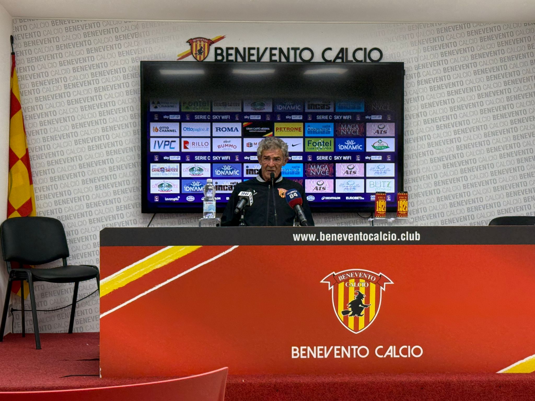 Benevento, Auteri: “Prestazione importante. Le critiche fanno parte del gioco, ma chi decide rischia sulla propria pelle”