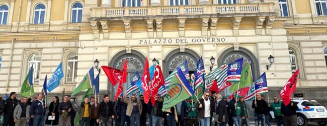 Forestali, due ore di confronto in Prefettura: c’è dialogo ma il cammino è lungo