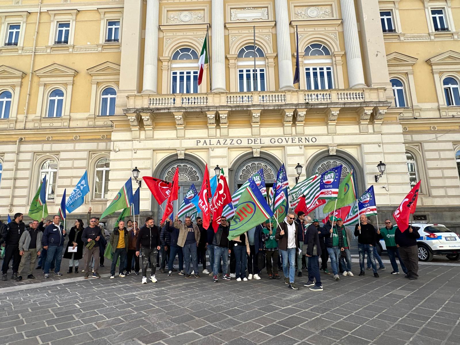 Forestali, due ore di confronto in Prefettura: c’è dialogo ma il cammino è lungo